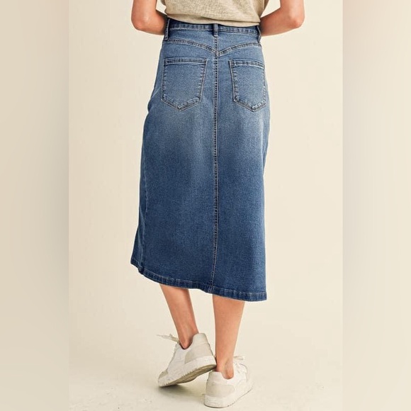 Denim skirt with slit - Picture 2 of 8
